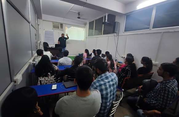 Personality development session at Digiskolae for students.