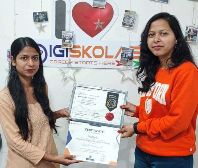 Student receiving the premium certificates in digital marketing after completing digital marketing course in lucknow