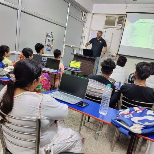 Interactive classroom session at DigiSkolae Lucknow with Chief Mentor Anurag Roy, focusing on placement-ready digital marketing skills with AI.